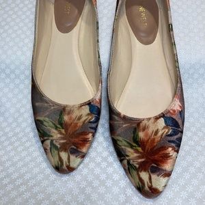 Nine West Observe Velvet Flats